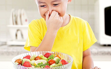 چند ترفند برای کودکی که میوه نمی خوره ...